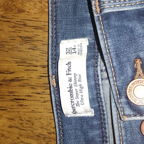 Abercrombie and Fitch The Super Skinny Ultra High Rise Medium Wash 14 - Picture 4 of 6